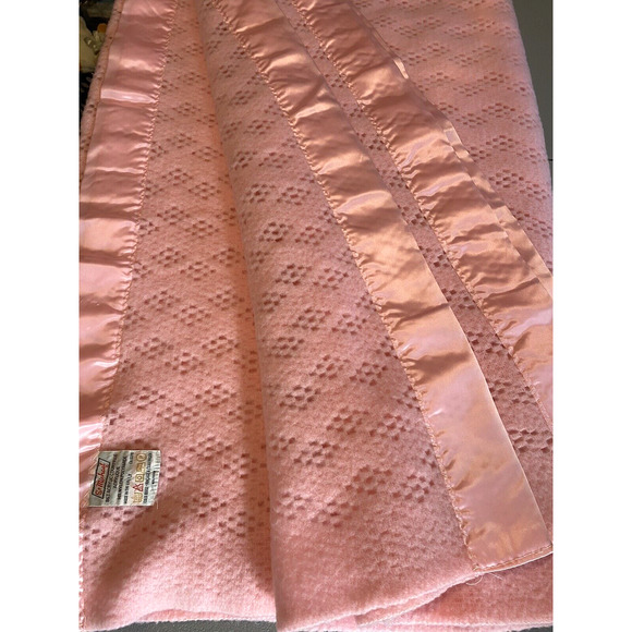 Vintage St Michael Satin Trim Pink Acrylic Blanket Made in UK Full Size 90x89 - Picture 3 of 16
